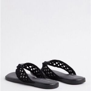TORRID Crochet Flip Flops Size 8WW NWOT
